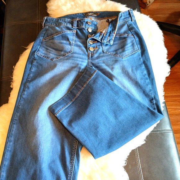 TORRID  "Feel the Fit'  Jeans - Picture 1 of 6